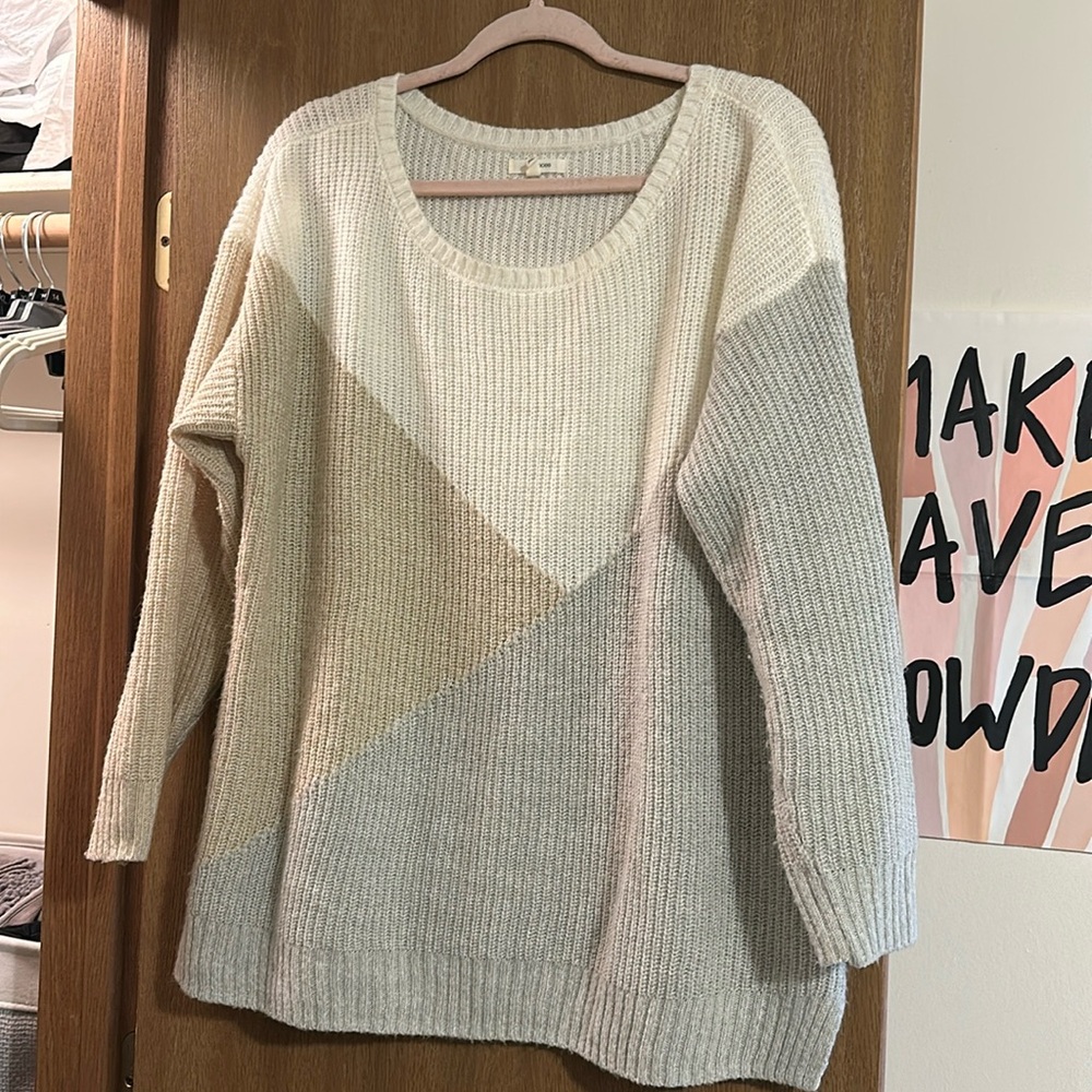 Maurice’s sweater size XL